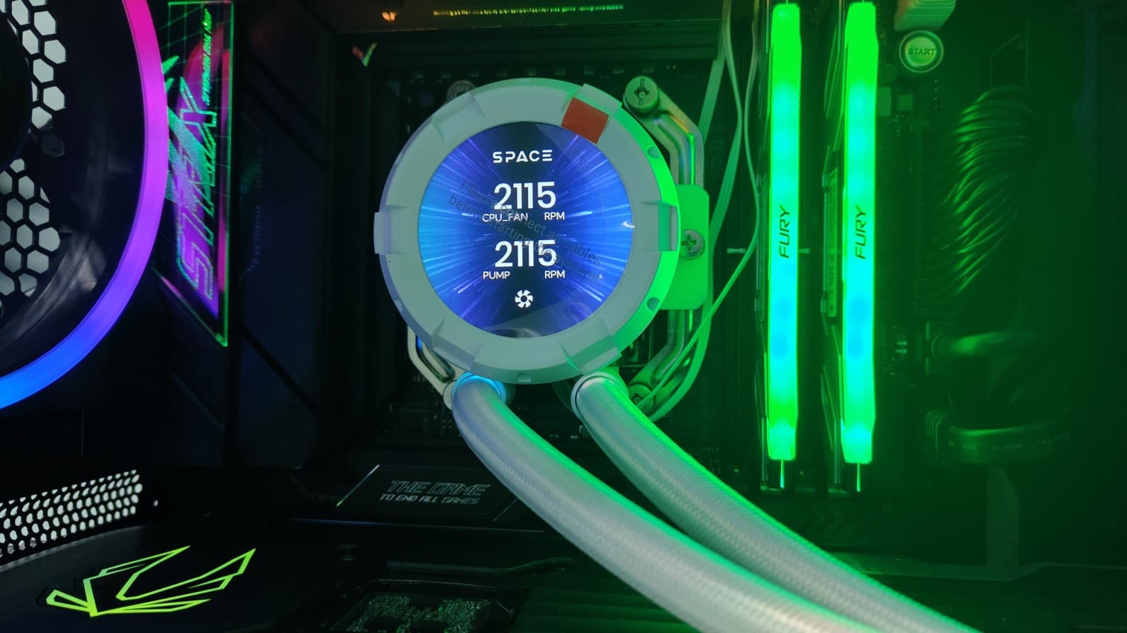 Система водяного охлаждения с подсветкой внутри корпуса ПК